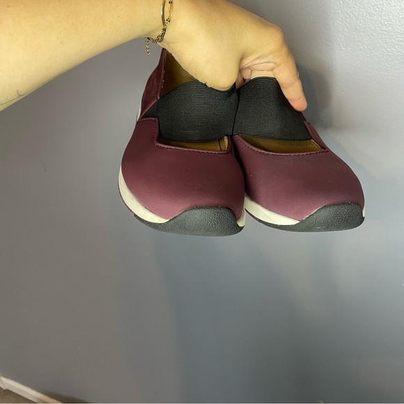 Vionic Suede Cadee “Wine” Maroon Red Burgundy Slip-On Mary Jane Shoes sz 9 - Picture 4 of 11